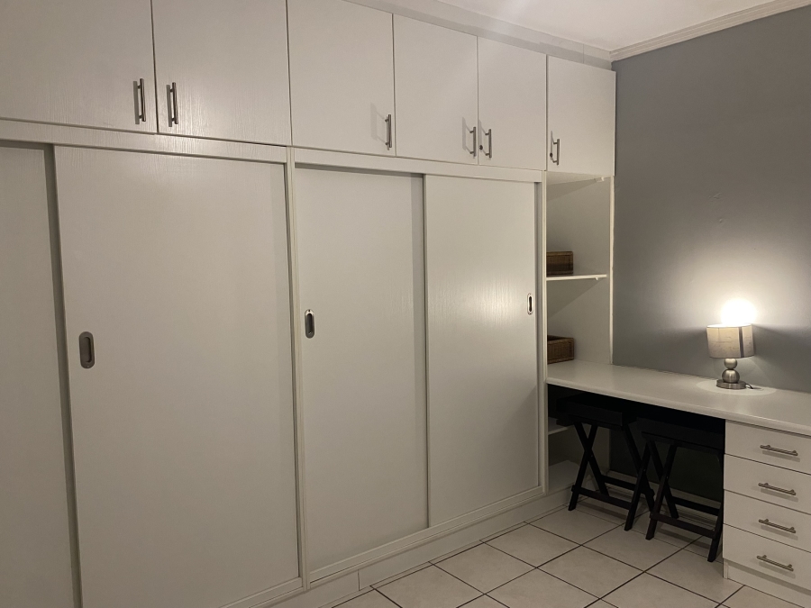 To Let 1 Bedroom Property for Rent in Zonnebloem Western Cape